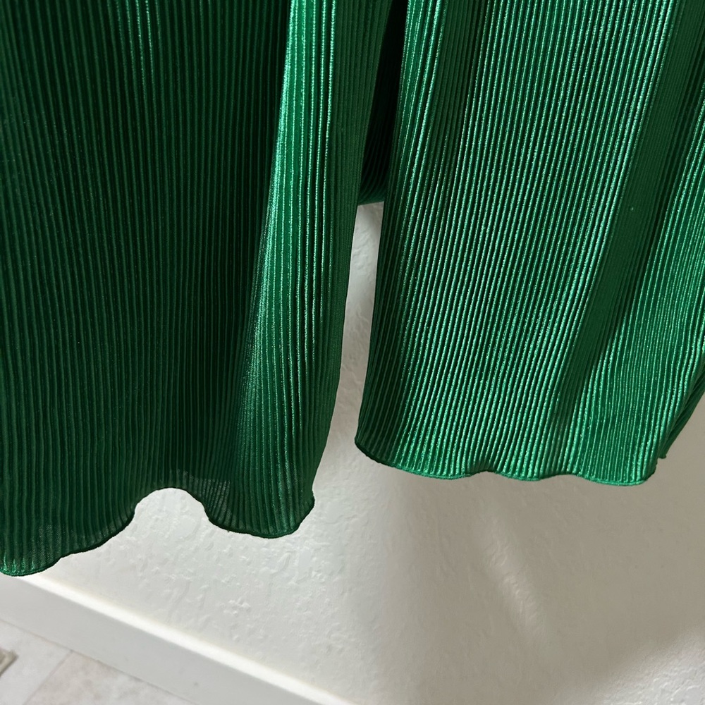 Green Sleeveless, Wide Leg Jumpsuit - Picture 5 of 9